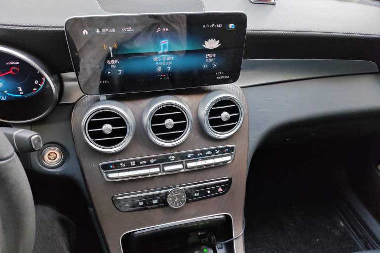Used Mercedes-Benz GLC 2020 Facelift GLC 300 L 4MATIC Dynamic Edition Audio And AC Panel