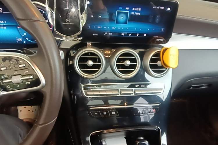 Used Mercedes-Benz GLC 2020 Facelifted GLC 260 L 4MATIC Dynamic Edition Audio And AC Panel