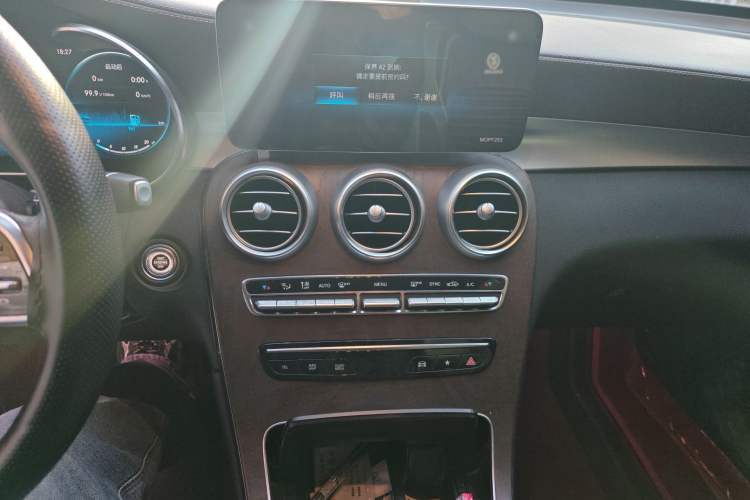 Used Mercedes-Benz GLC 2020 Facelift GLC 260 L 4MATIC Luxury Edition Audio And AC Panel