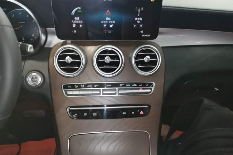 Used Mercedes-Benz GLC 2020 GLC 300 L 4MATIC Dynamic Edition Audio And AC Panel
