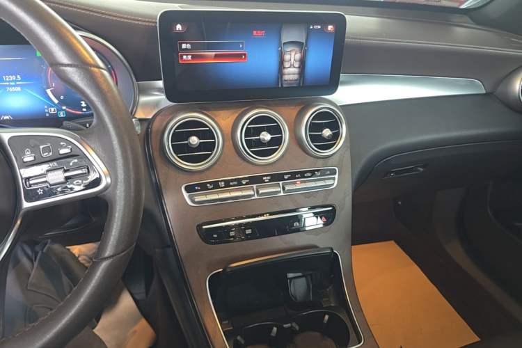 Used Mercedes-Benz GLC 2020 Facelift GLC 300 L 4MATIC Dynamic Edition Audio And AC Panel