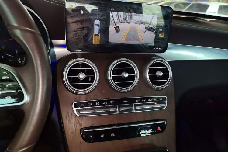 Used Mercedes-Benz GLC 2020 Facelift GLC 260 L 4MATIC Luxury Edition Audio And AC Panel
