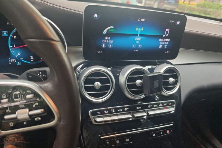 Used Mercedes-Benz GLC 2020 Facelifted GLC 260 L 4MATIC Dynamic Edition Audio And AC Panel