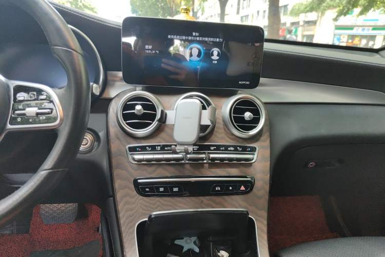 Used Mercedes-Benz GLC 2020 Facelift GLC 260 L 4MATIC Luxury Edition Audio And AC Panel