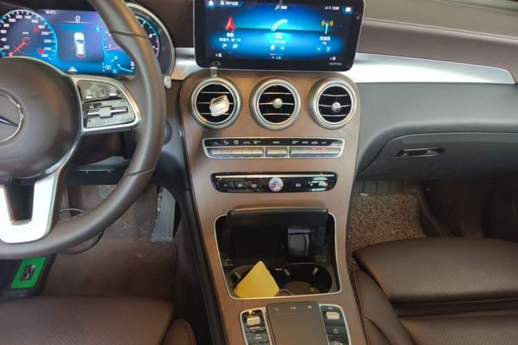 Used Mercedes-Benz GLC 2020 GLC 300 L 4MATIC Dynamic Edition Audio And AC Panel