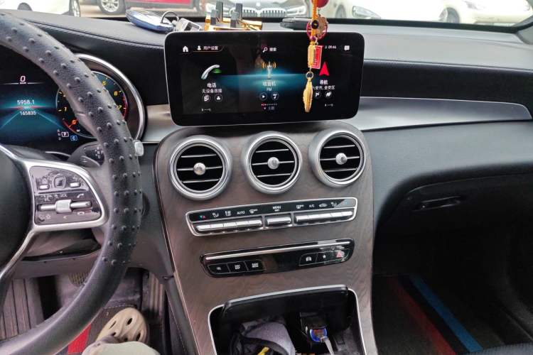 Used Mercedes-Benz GLC 2020 Facelift GLC 260 L 4MATIC Luxury Edition Audio And AC Panel