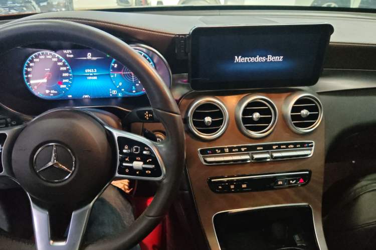 Used Mercedes-Benz GLC 2020 GLC 300 L 4MATIC Dynamic Edition Audio And AC Panel