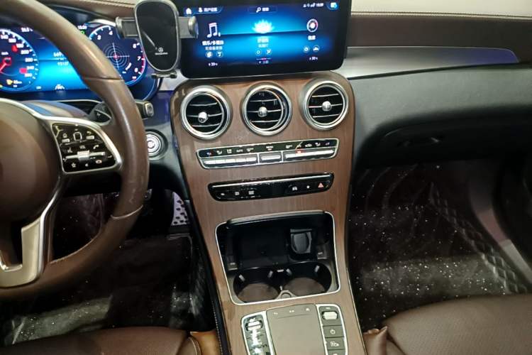 Used Mercedes-Benz GLC 2020 Facelift GLC 300 L 4MATIC Dynamic Edition Audio And AC Panel