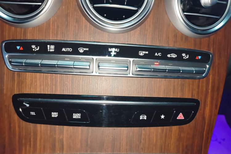 Used Mercedes-Benz GLC 2020 Facelift GLC 300 L 4MATIC Dynamic Edition Audio And AC Panel
