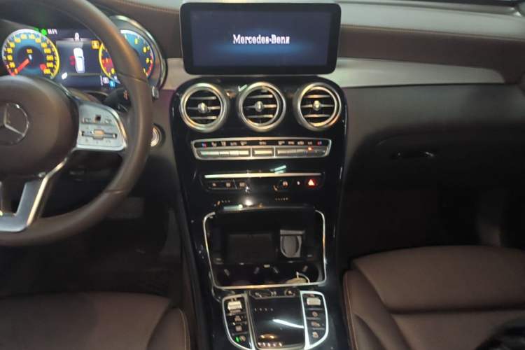 Used Mercedes-Benz GLC 2020 Facelift GLC 260 L 4MATIC Luxury Edition Audio And AC Panel