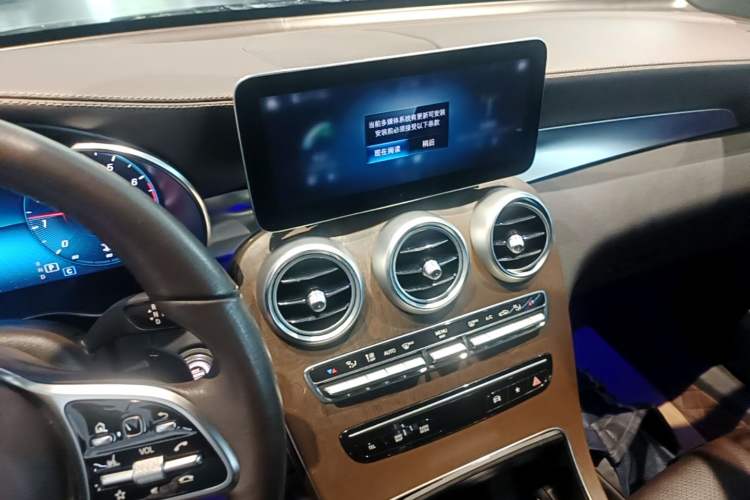 Used Mercedes-Benz GLC 2020 Facelift GLC 260 L 4MATIC Luxury Edition Audio And AC Panel