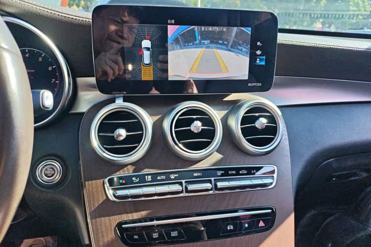 Used Mercedes-Benz GLC 2020 Facelift GLC 260 L 4MATIC Luxury Edition Audio And AC Panel