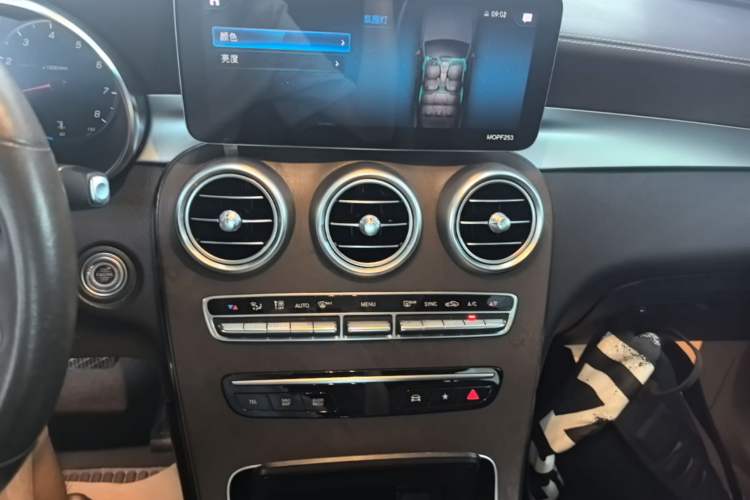 Used Mercedes-Benz GLC 2020 GLC 300 L 4MATIC Dynamic Edition Audio And AC Panel