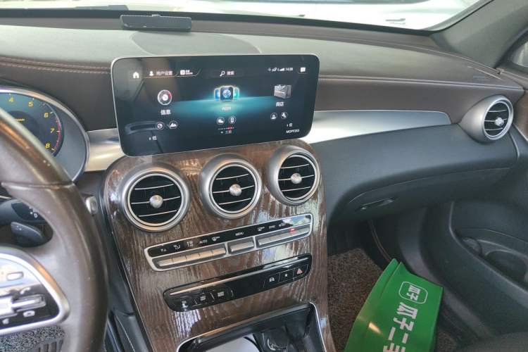 Used Mercedes-Benz GLC 2020 Facelift GLC 260 L 4MATIC Luxury Edition Audio And AC Panel