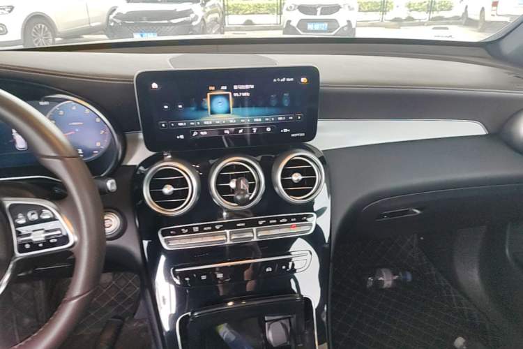 Used Mercedes-Benz GLC 2020 Facelifted GLC 260 L 4MATIC Dynamic Edition Audio And AC Panel