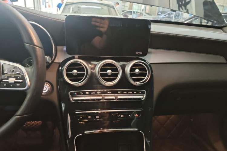 Used Mercedes-Benz GLC 2020 Facelifted GLC 260 L 4MATIC Dynamic Edition Audio And AC Panel