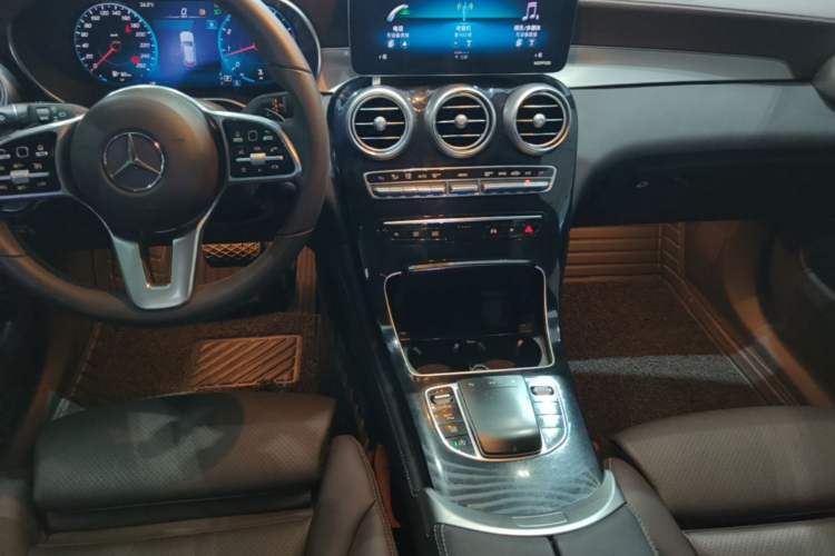 Used Mercedes-Benz GLC 2020 Facelifted GLC 260 L 4MATIC Dynamic Edition Audio And AC Panel