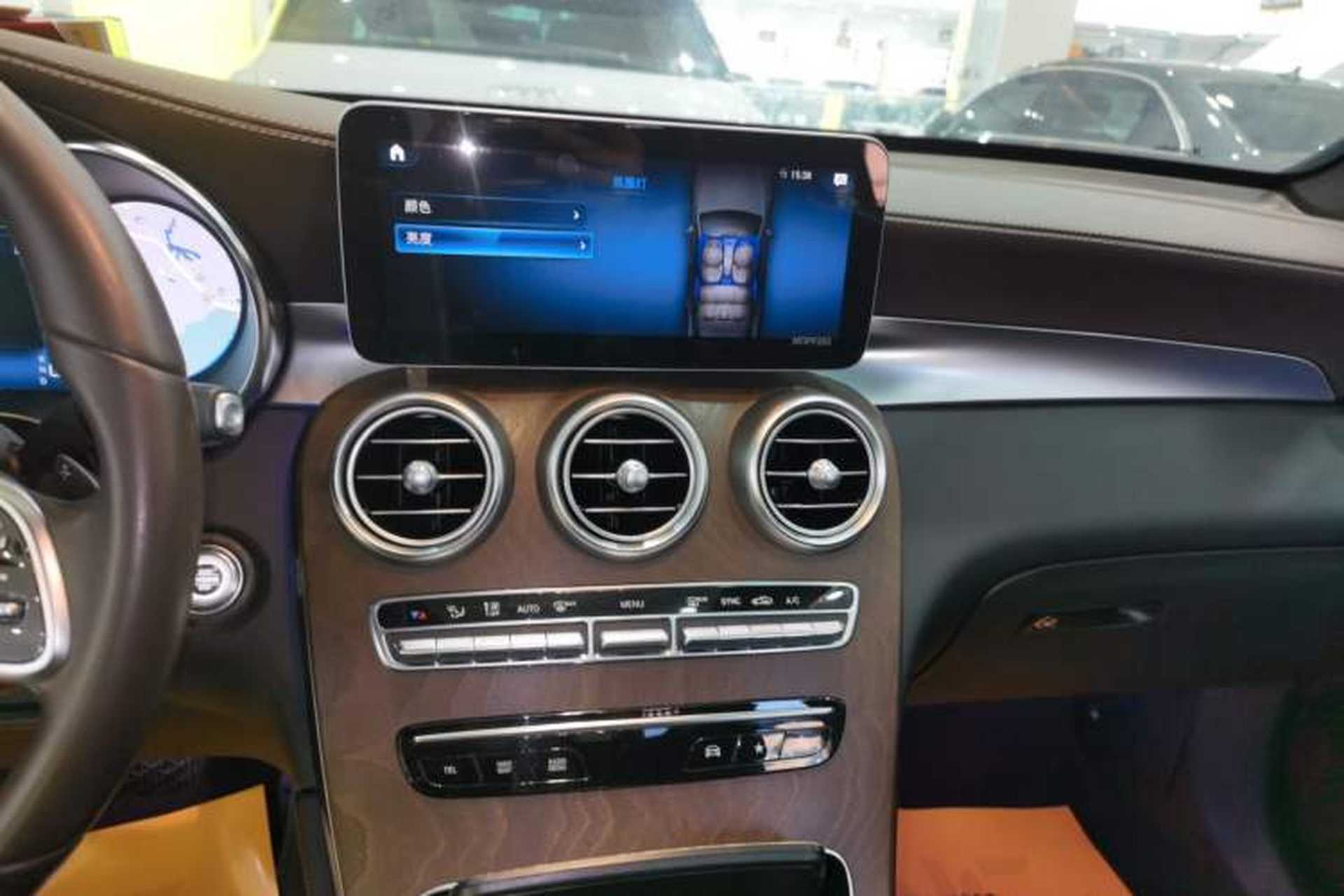 Used Mercedes-Benz GLC 2020 GLC 300 L 4MATIC Dynamic Edition Audio And AC Panel