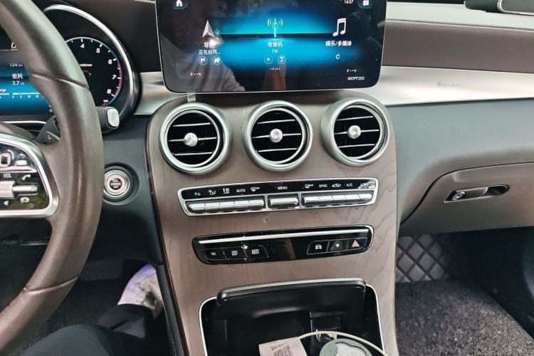 Used Mercedes-Benz GLC 2020 Facelift GLC 260 L 4MATIC Luxury Edition Audio And AC Panel