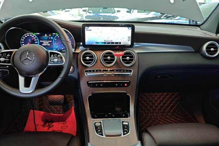 Used Mercedes-Benz GLC 2020 Facelift GLC 300 L 4MATIC Dynamic Edition Audio And AC Panel