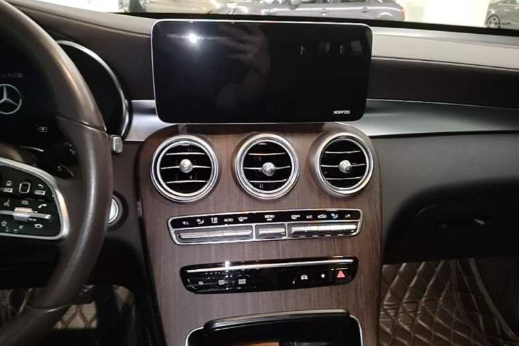 Used Mercedes-Benz GLC 2020 Facelift GLC 300 L 4MATIC Dynamic Edition Audio And AC Panel