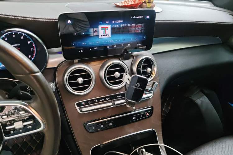 Used Mercedes-Benz GLC 2020 GLC 300 L 4MATIC Dynamic Edition Audio And AC Panel