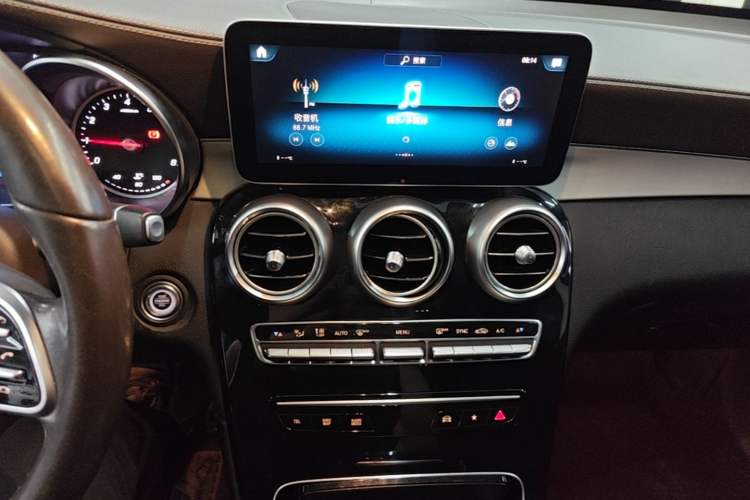Used Mercedes-Benz GLC 2020 GLC 260 L 4MATIC Dynamic Model Audio And AC Panel