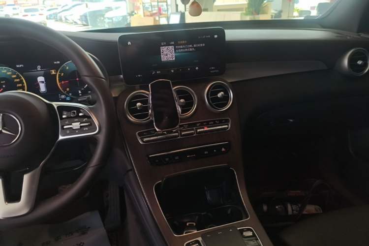 Used Mercedes-Benz GLC 2020 Facelift GLC 300 L 4MATIC Dynamic Edition Audio And AC Panel