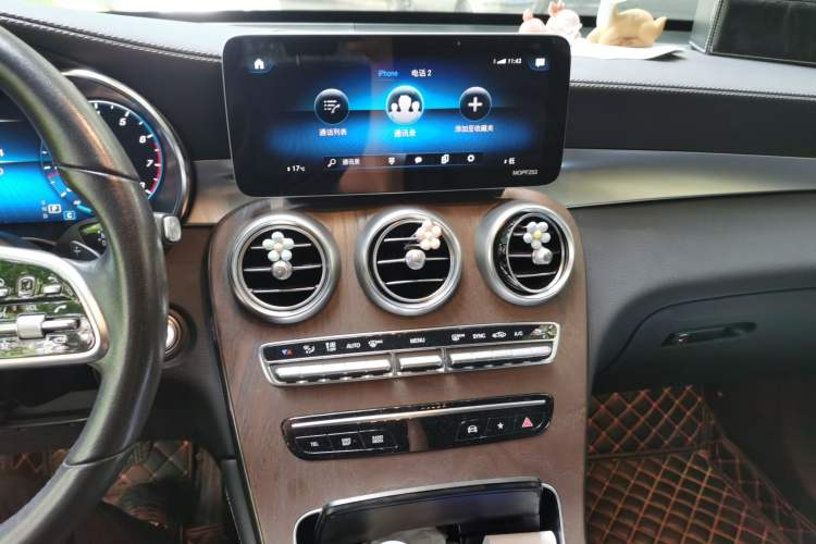 Used Mercedes-Benz GLC 2020 Facelift GLC 260 L 4MATIC Luxury Edition Audio And AC Panel