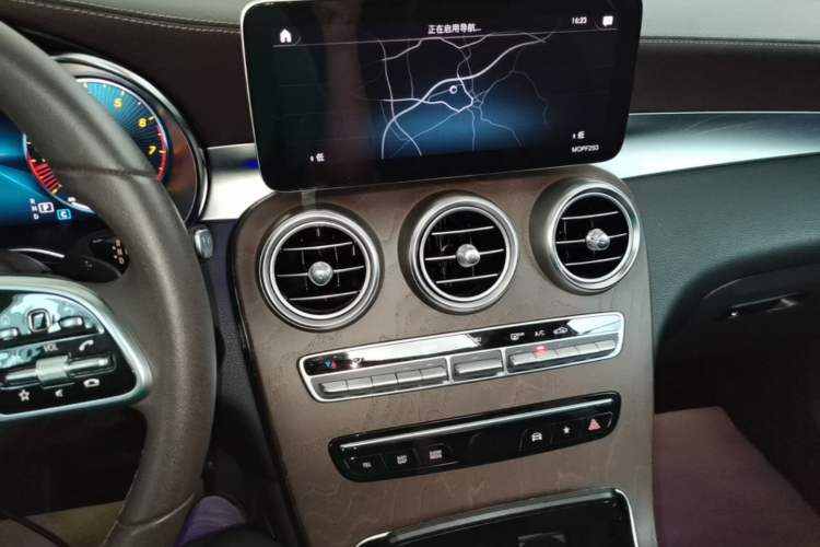 Used Mercedes-Benz GLC 2020 Facelift GLC 300 L 4MATIC Dynamic Edition Audio And AC Panel
