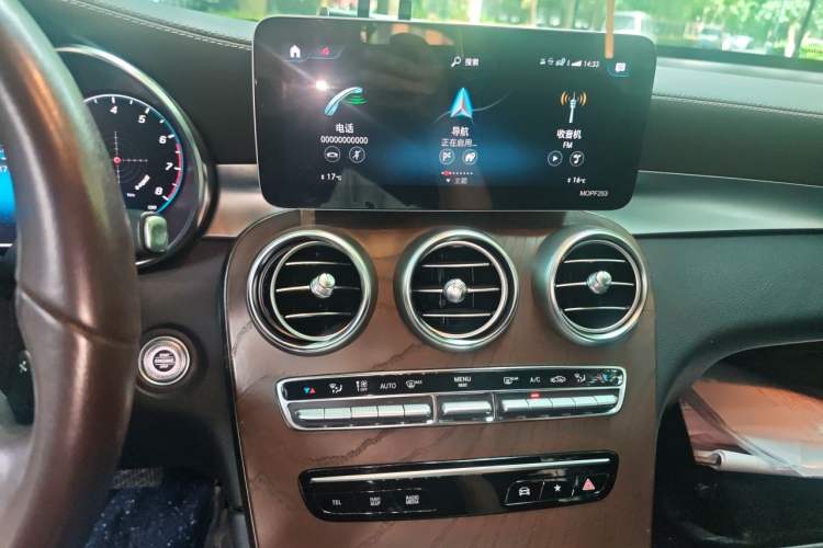Used Mercedes-Benz GLC 2020 Facelift GLC 300 L 4MATIC Dynamic Edition Audio And AC Panel