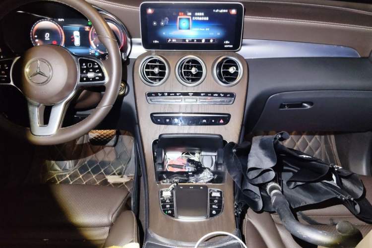 Used Mercedes-Benz GLC 2020 Facelift GLC 300 L 4MATIC Dynamic Edition Audio And AC Panel