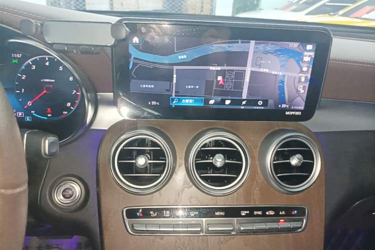 Used Mercedes-Benz GLC 2020 Facelift GLC 260 L 4MATIC Luxury Edition Audio And AC Panel