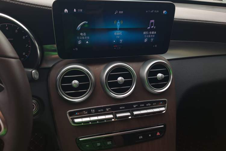 Used Mercedes-Benz GLC 2020 Facelift GLC 260 L 4MATIC Luxury Edition Audio And AC Panel