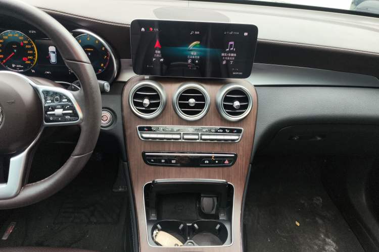 Used Mercedes-Benz GLC 2020 Facelifted GLC 300 L 4MATIC Luxury Edition Audio And AC Panel