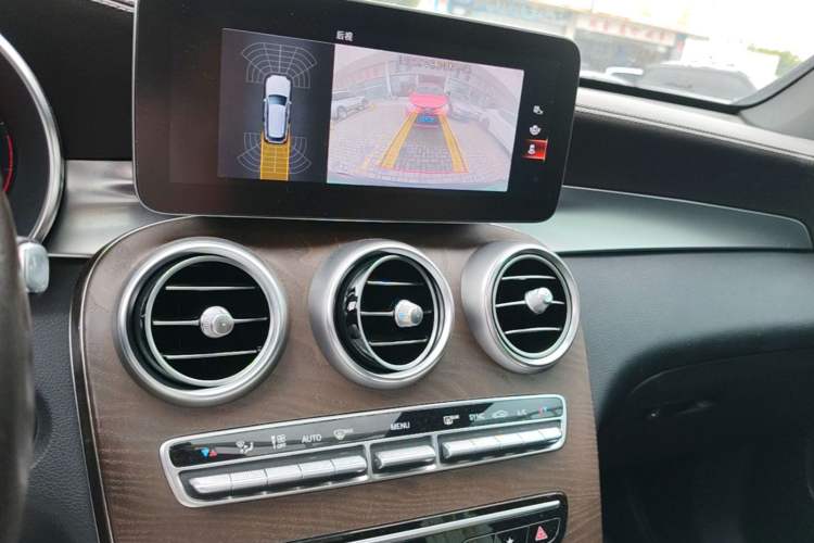 Used Mercedes-Benz GLC 2020 GLC 300 L 4MATIC Dynamic Edition Audio And AC Panel