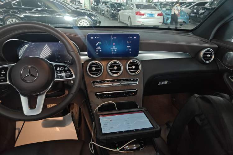 Used Mercedes-Benz GLC 2020 Facelift GLC 260 L 4MATIC Luxury Edition Audio And AC Panel