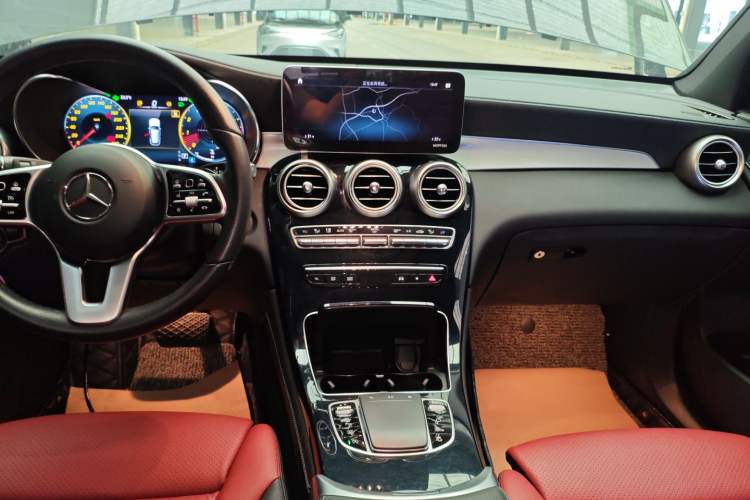 Used Mercedes-Benz GLC 2020 Facelift GLC 300 L 4MATIC Dynamic Edition Audio And AC Panel