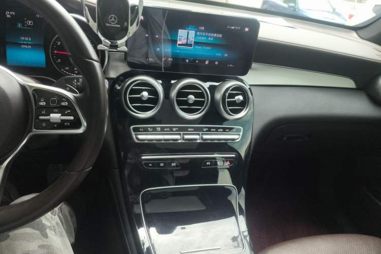 Used Mercedes-Benz GLC 2020 GLC 260 L 4MATIC Dynamic Model Audio And AC Panel
