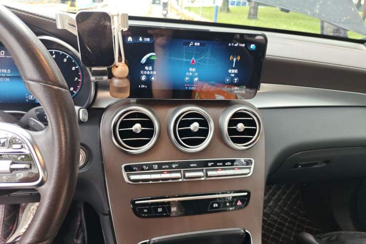 Used Mercedes-Benz GLC 2020 GLC 300 L 4MATIC Dynamic Edition Audio And AC Panel