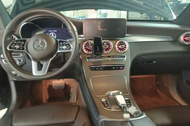 Used Mercedes-Benz GLC 2020 GLC 300 L 4MATIC Dynamic Edition Audio And AC Panel