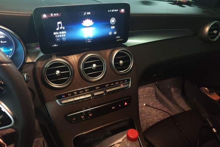 Used Mercedes-Benz GLC 2020 Facelift GLC 260 L 4MATIC Luxury Edition Audio And AC Panel