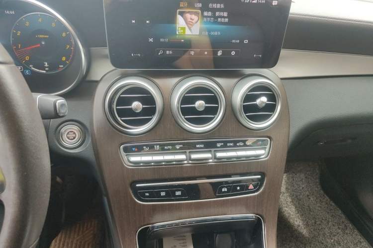 Used Mercedes-Benz GLC 2020 Facelifted GLC 260 L 4MATIC Dynamic Edition Audio And AC Panel