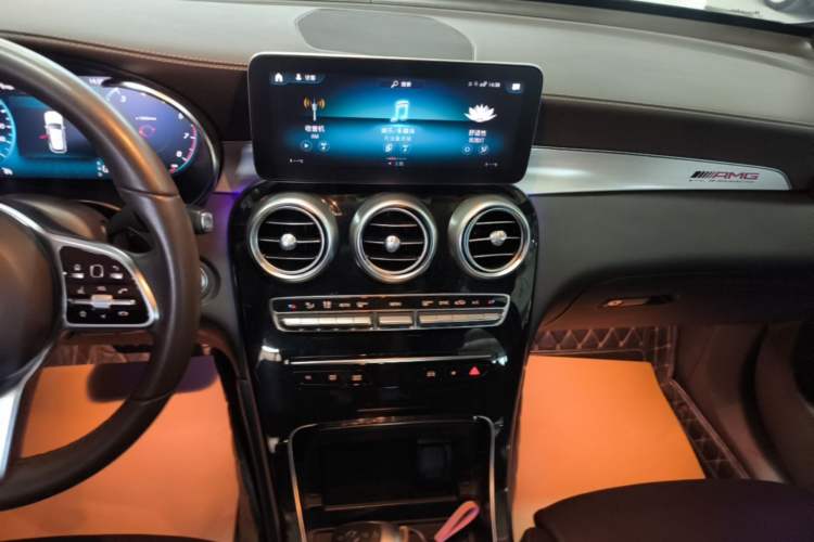 Used Mercedes-Benz GLC 2020 Facelifted GLC 260 L 4MATIC Dynamic Edition Audio And AC Panel