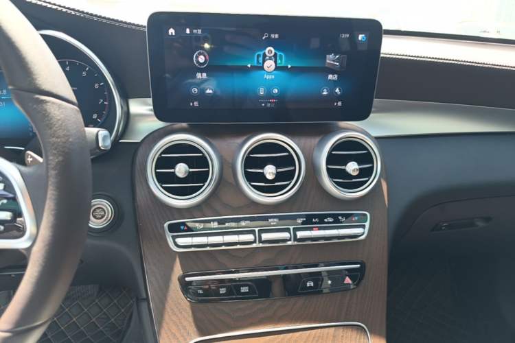 Used Mercedes-Benz GLC 2020 GLC 260 L 4MATIC Dynamic Model Audio And AC Panel