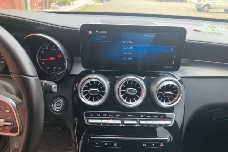 Used Mercedes-Benz GLC 2020 GLC 260 L 4MATIC Dynamic Model Audio And AC Panel