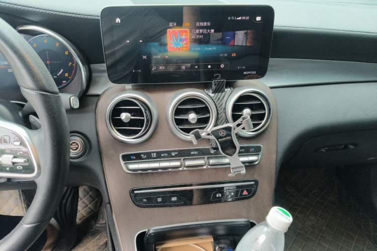 Used Mercedes-Benz GLC 2020 Facelift GLC 260 L 4MATIC Luxury Edition Audio And AC Panel
