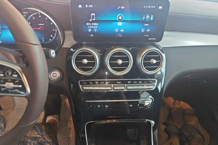 Used Mercedes-Benz GLC 2020 Facelift GLC 260 L 4MATIC Luxury Edition Audio And AC Panel