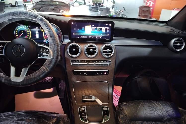Used Mercedes-Benz GLC 2020 GLC 260 L 4MATIC Luxury Model Audio And AC Panel