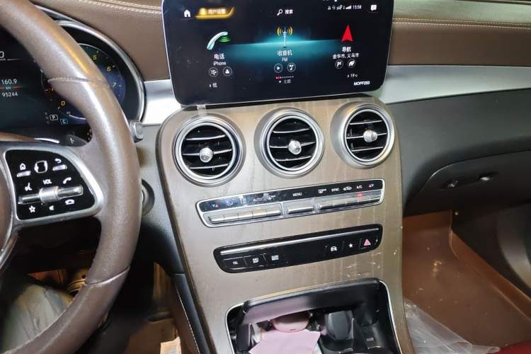 Used Mercedes-Benz GLC 2020 Facelift GLC 260 L 4MATIC Luxury Edition Audio And AC Panel